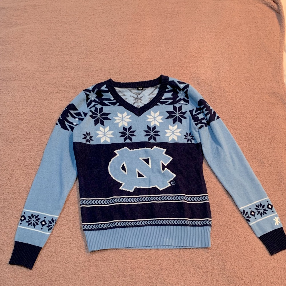UNC Tarheels Carolina sweater. Size medium. Great condition!